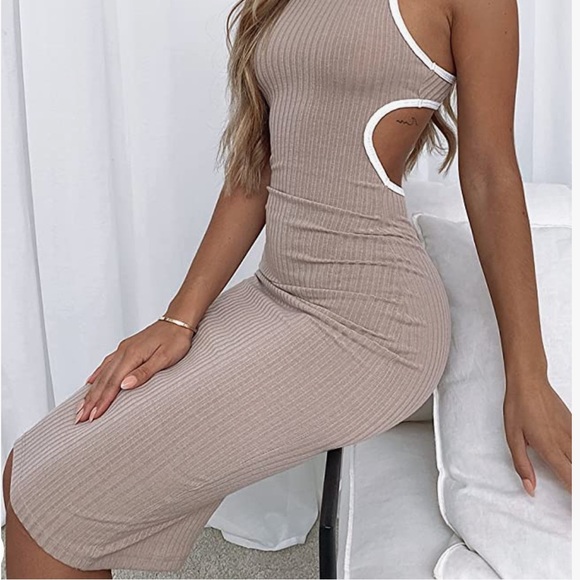 3/$10 🏷️ Grey Open Back Midi Dress - Picture 2 of 5